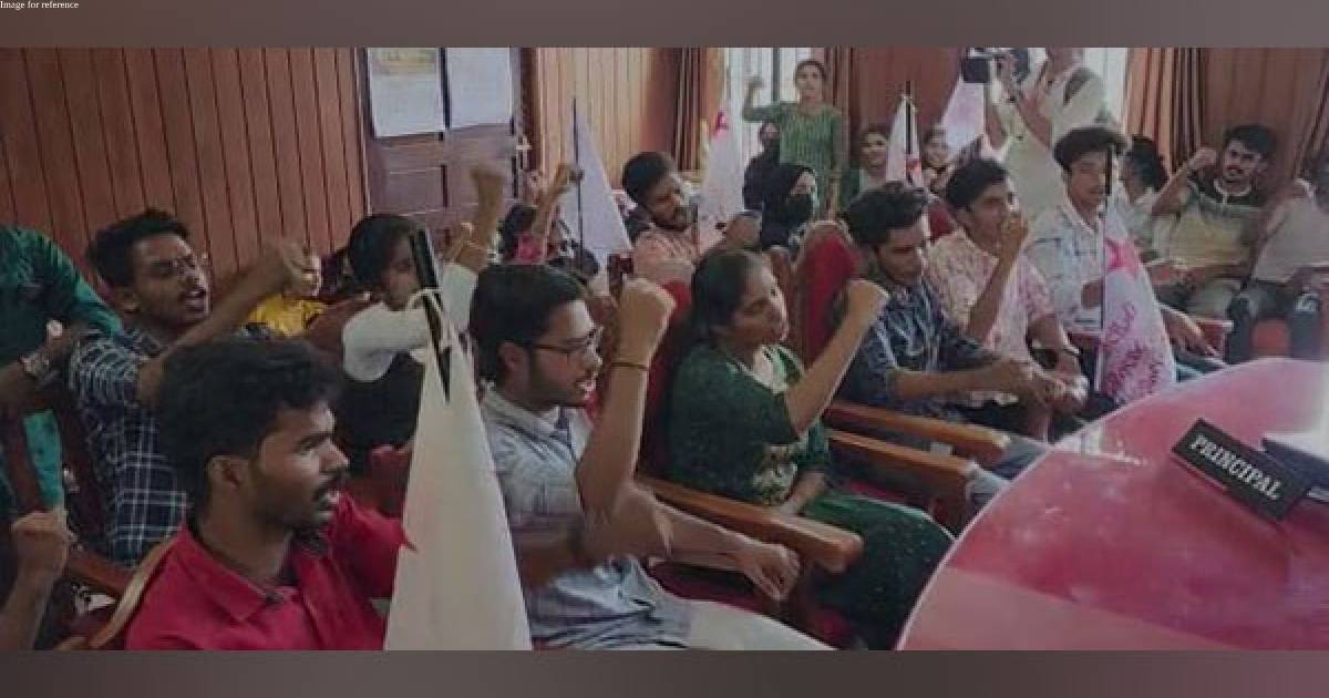 Principal sacked for locking up students in chamber in Kerala's Kasaragod